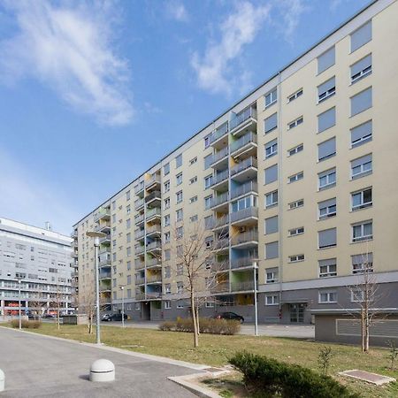 Cute And Sunny Studio In Zagreb With Balcony & Free Parking Екстериор снимка