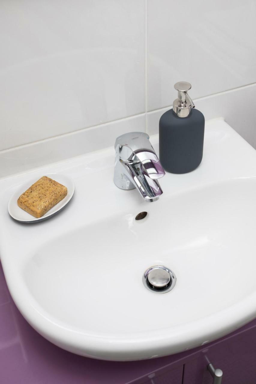 Cute And Sunny Studio In Zagreb With Balcony & Free Parking Екстериор снимка
