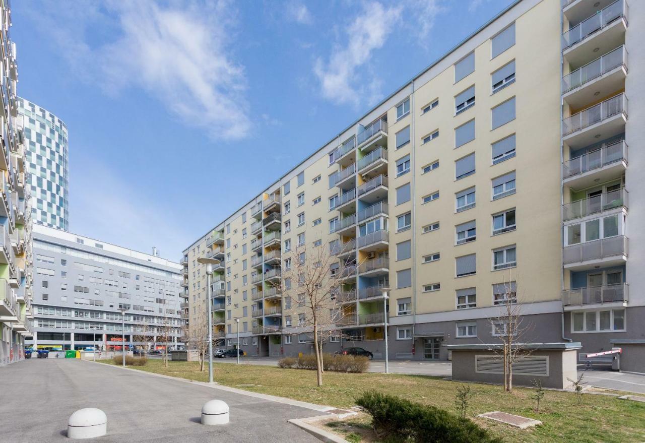 Cute And Sunny Studio In Zagreb With Balcony & Free Parking Екстериор снимка